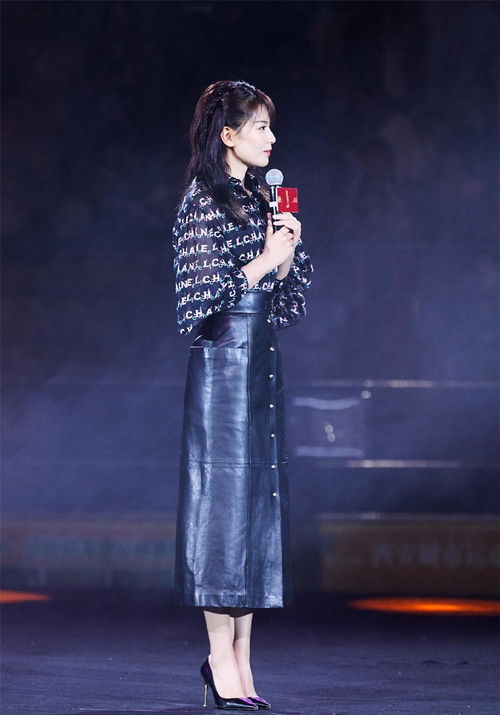 42歲劉濤真不顯老,襯衫配皮裙出席活動,網(wǎng)友 說她22歲我都信